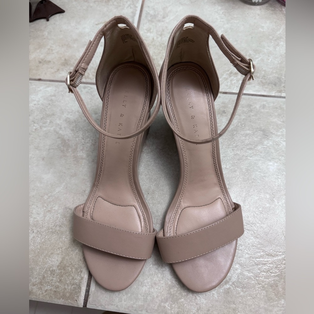 KELLY & KATIE Himesta Wedge Sandal